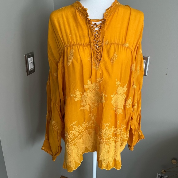 NWT Johnny Was Lara Georgette Feather Embroidered Mustard Yellow Scalloped Hem - Picture 3 of 9